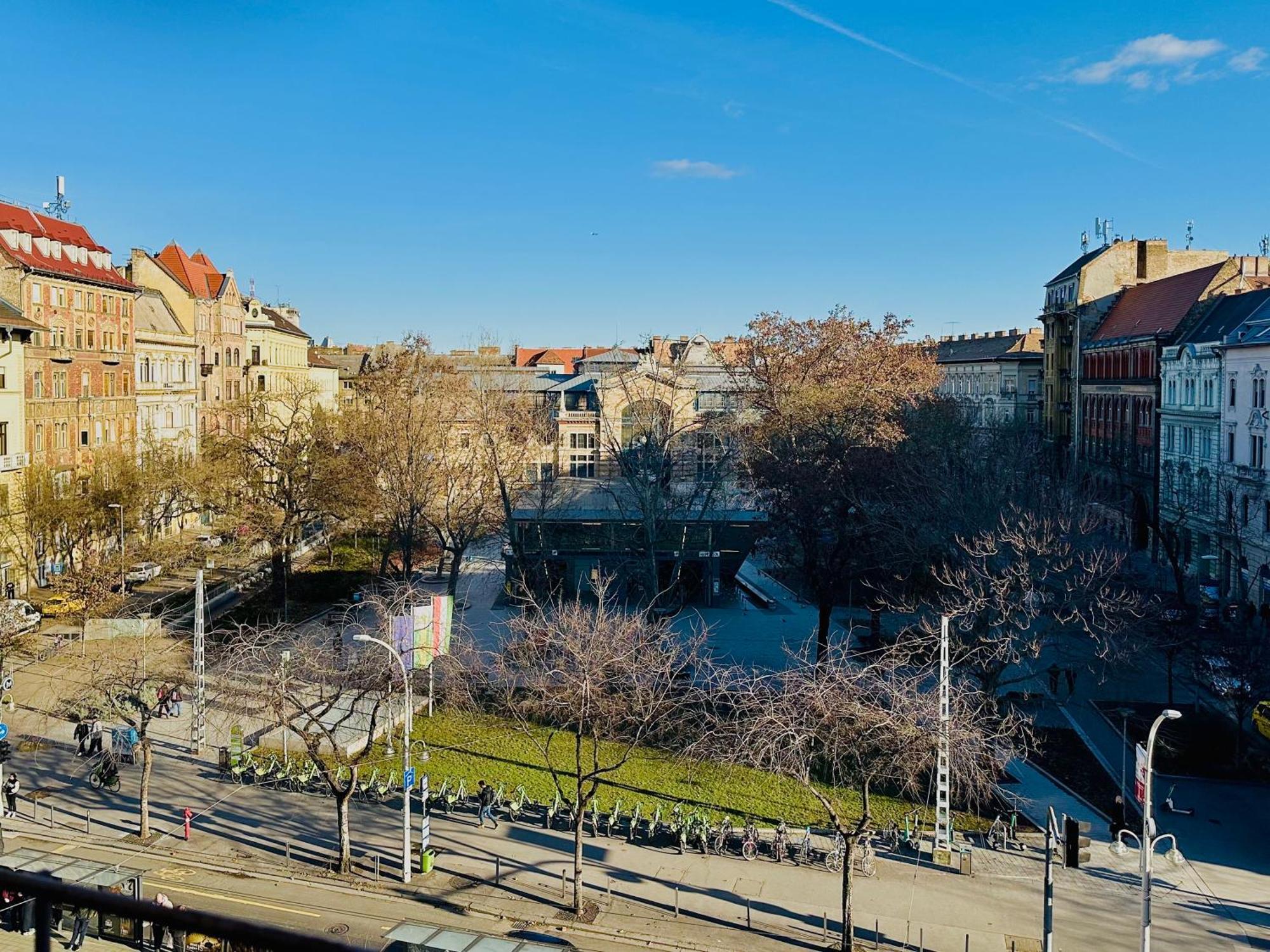 Saffron Center Panoramic Balcony Apartment *