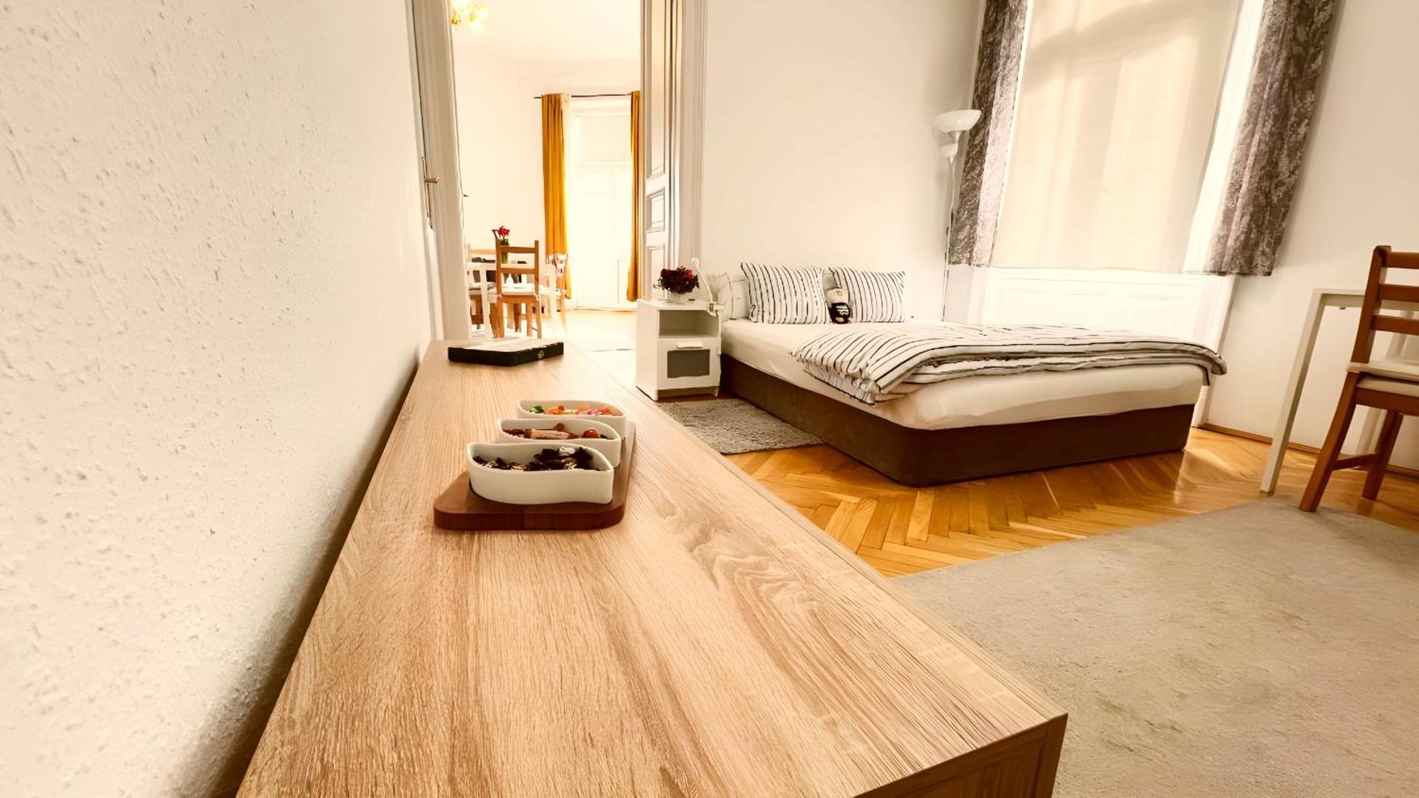 Saffron Center Panoramic Balcony Apartment *