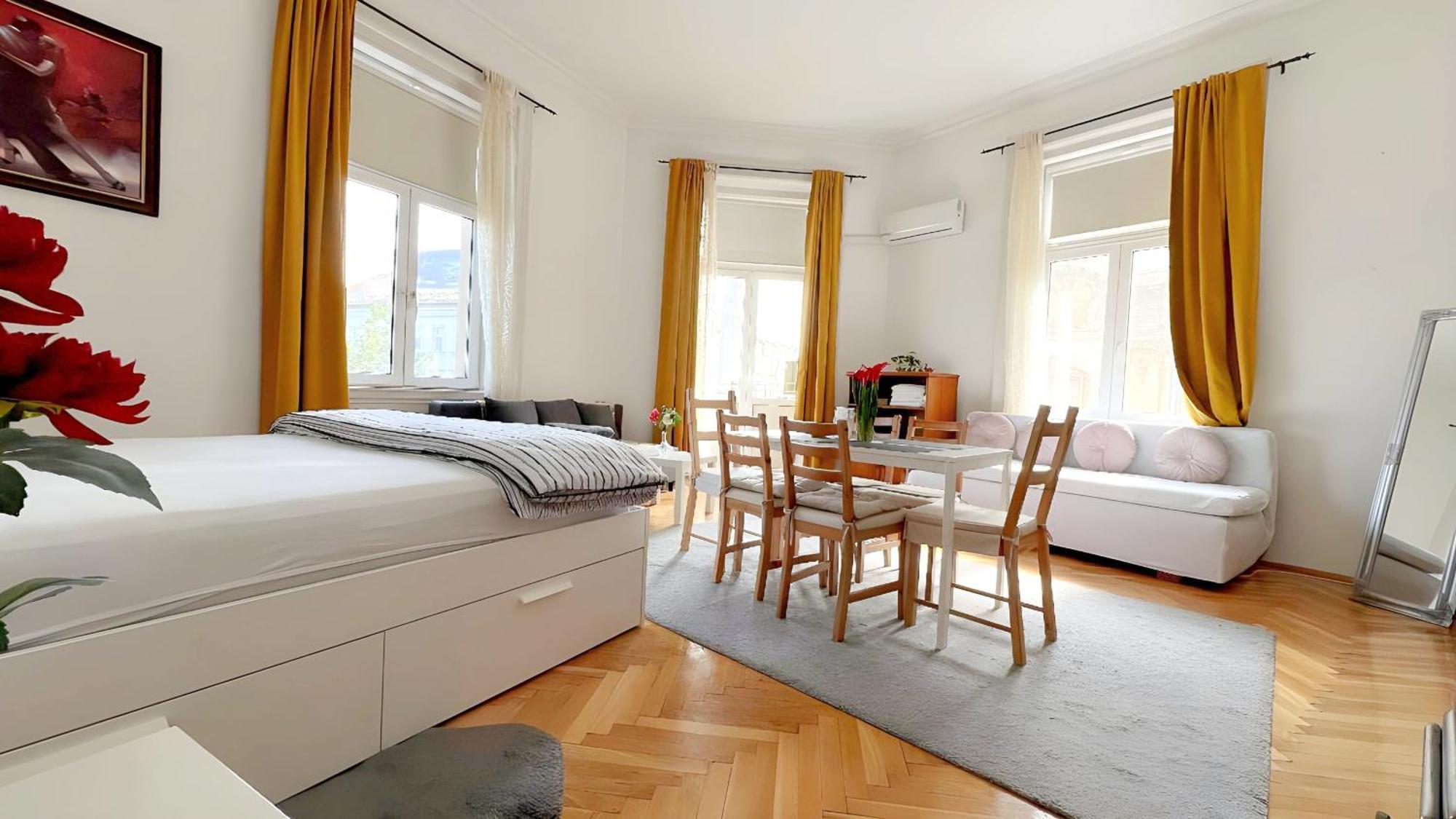 Saffron Center Panoramic Balcony * Budapest