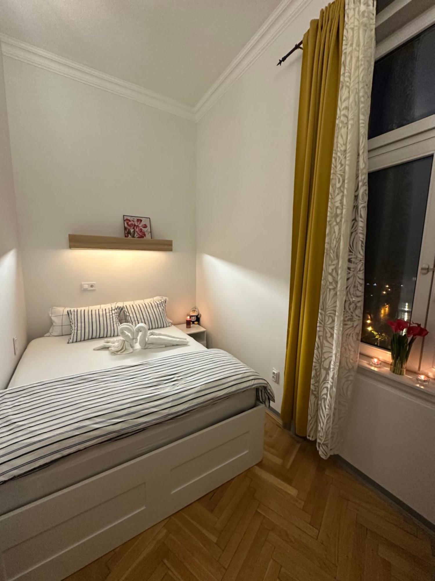 Saffron Center Panoramic Balcony Apartment *
