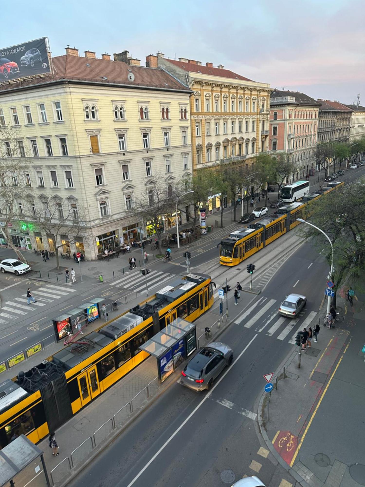 Saffron Center Panoramic Balcony Apartment Budapest